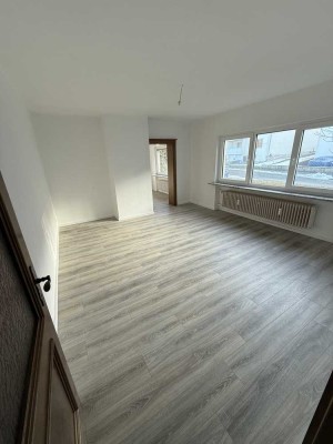 Schöne 5-Zimmer-EG-Wohnung mit großem Balkon in Hartenrod