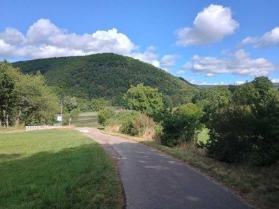 Bezahlbarer Wohnraum + bezahlbares Bauland = Eifel-Idylle.