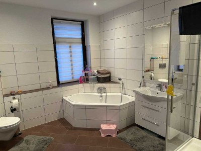 Ansprechende und modernisierte 3-Raum-EG-Wohnung in Mühlau