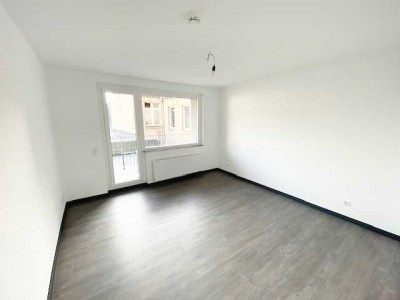 Großzügige helle 3-Zimmer-Wohnung mit Südbalkon