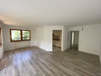 Gepflegte 3-Zimmer-Wohnung mit Balkon und zwei Stellplätzen in ruhiger Lage von Ebhausen