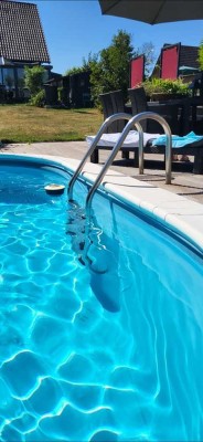 LEBENSQUALITÄT  Doppelhaushälfte mit Pool, Sauna und Wintergarten