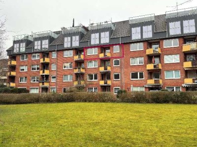 Sonnige & moderne 2,5-Zimmer-Wohnung mit Loggia-Blick ins Grüne, Einbauküche & Keller ab sofort frei