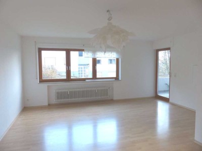 Moderne 4-Zimmer-Wohnung mit Terrasse und Garten in naturnaher Ortsrandlage