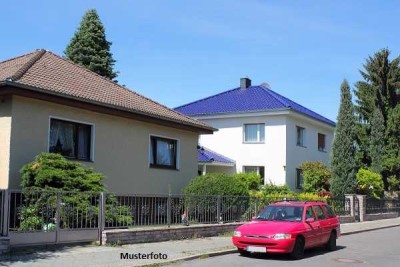 Einfamilienhaus mit Garagenanbau