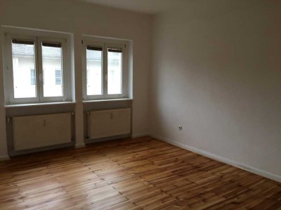 Gepflegte 3-Zimmer-Etagenwohnung mit Balkon & Zentralheizung in Berlin-Steglitz