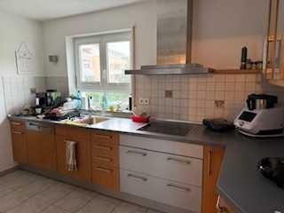 Stilvolle 4,5-Raum-Wohnung mit gehobener Innenausstattung mit Balkon und EBK in Asperg