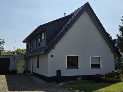 Idyllisches Einfamilienhaus in ruhiger Lage sucht Gartenliebhaber