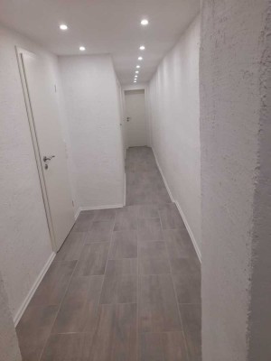 Schöne Sanierte Wohnung 4 Zimmer, Küche, Bad, 2 WCs, Zentrale Lage in Ober Roden