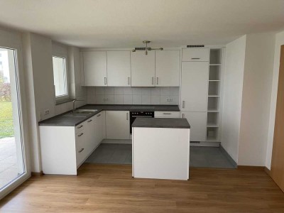 Attraktive 3-Zimmer-Wohnung mit Terasse, etwas Grünfläche und Einbauküche in HN-Ost