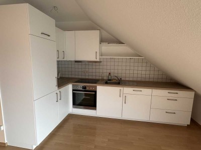 schöne Dachgeschoßwohnung zu vermieten