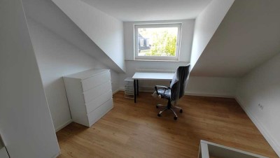 Einzelnes WG-Zimmer in Loft-Wohnung mit Dachterrasse in kernsaniertem Denkmal