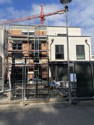 Erstbezug: Freundliche 6-Zimmer-Doppelhaushälfte mit EBK in Maintal
