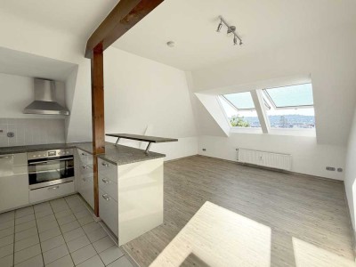 3-Zimmer-DG-Wohnung mit Panoramablick und PKW-Stellplatz in bester Citylage