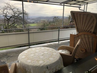 Großzügige Wohnung mit Fernblick und Einbauküche