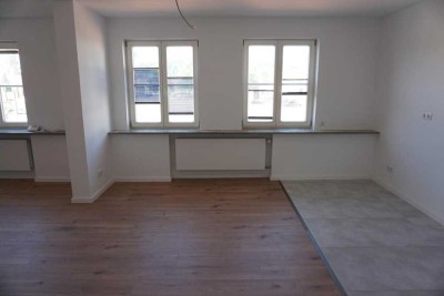 Schöne, helle und generalsanierte 2-Zimmer-Wohnung direkt am Marktplatz!