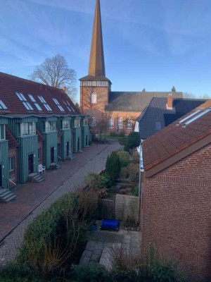 Geräumige Dachgeschosswohnung mit Kamin, Loggia und Stellplatz – Solide Wertanlage in Wedel