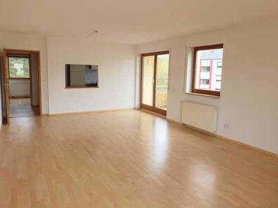 Frei! Helle Wohnung: 2ZKB mit 2 Balkonen (Süd+West), 1. OG, mit Duplex-TG-Stellplatz, in guter Lage!