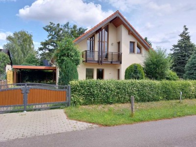 Bestlage Teltow- Freistehendes Einfamilienhaus mit 2 Terrassen, Garten, Carport und Gerätehäuschen