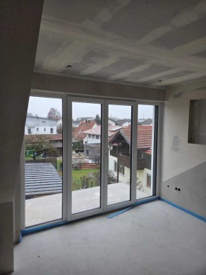 Neubau-Erstbezug: Moderne 2-Zimmer Dachgeschosswohnung mit Balkon in Schwindegg