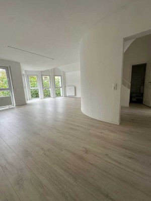 Exklusive 4ZKB Maisonette-Wohnung mit Balkon und EBK in Friedrichsdorf