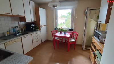 Ruhige Wohnidylle mit Ausblick – lichtdurchflutete 3-Zimmer-Wohnung mit Loggia im obersten Stockwerk und idealer Lage im Herzen von Münichholz!