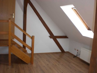 Modernisierte Wohnung mit drei Zimmern und Balkon in Schöpstal
