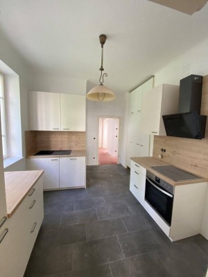 Geräumige Wohnung für Ihre Familie oder Vermietung als Anleger - Hier werden sie fündig! In Komplettrenovierung bis Ende März!