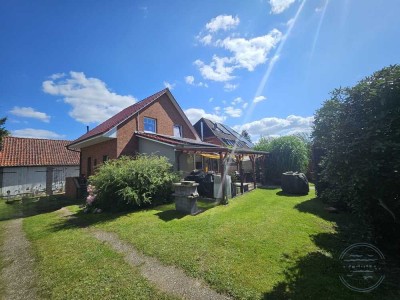 Wohnen mit Herz: Freistehendes Haus mit Garten, Südterrasse & uriger Grillkota