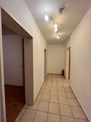 Eine schöne 2-ZKB Wohnung mit Balkon in guter Lage von Kassel-Eichwald zu vermieten