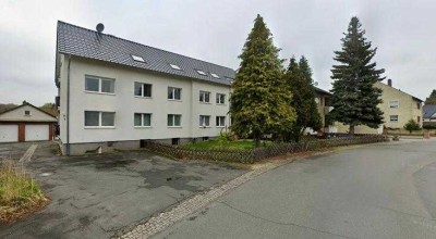 Stadtnahes Wohnen im Grünen – Großzügige 3-Zimmer-Erdgeschosswohnung mit Loggia und Garage