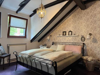 Stilvolle 4-Zimmer-Maisonettewohnung mit Balkon, Garten und Einbauküche in Neustadt, Bremen