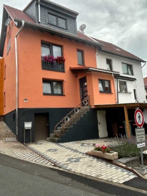 Komplett renovierte Doppelhaushälfte mit 4 Zimmern in Sinntal-Neuengrona