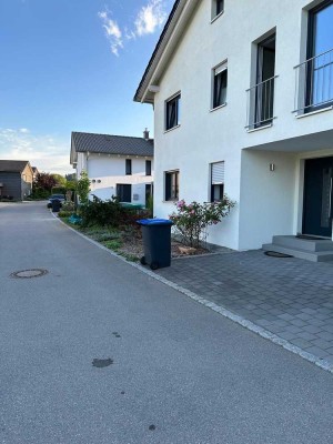 Neuwertige 4-Raum-Wohnung mit Dachterrasse in Fronreute