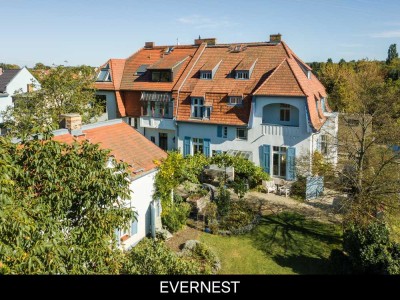 Historic villa on the waterfront – timeless, charming, unique
