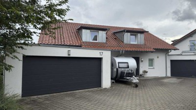 Großzügige und energiesparende Doppelhaushälfte in Südhanglage inklusive Doppelgarage zu vermieten
