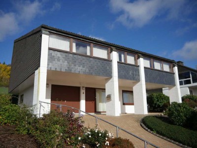 / Einfamilienhaus mit traumhaftem Ausblick ins Sauerland!