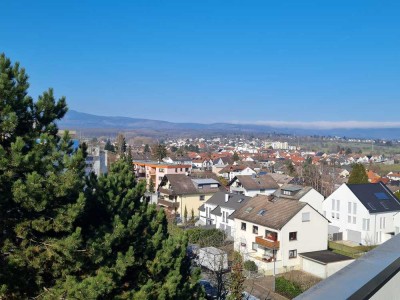 Von Privat: Gut geschnittene Penthouse-Wohnung in gepflegtem und ruhigen Haus zu vermieten