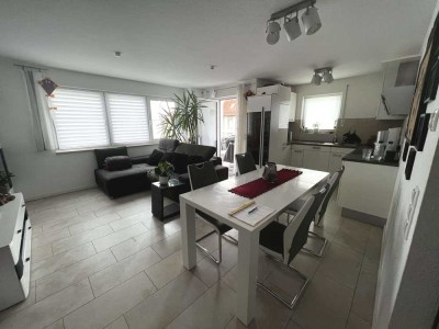 Schöne helle gepflegte 2-Zimmerwohnung in See naher Lage mit Balkon, EBK, TG, Aufzug