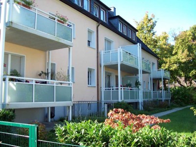 Grün,ruhig und doch zentral:Helle 1,5 Zimmer Wohnung mit  Balkon