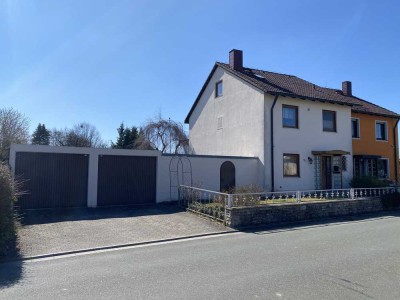 Doppelhaushälfte in Regnitzlosau - beste Lage