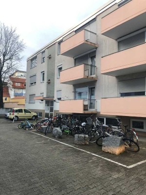 Geschmackvolle 1-Raum-Wohnung mit Balkon und Stadtzentrum in Lampertheim