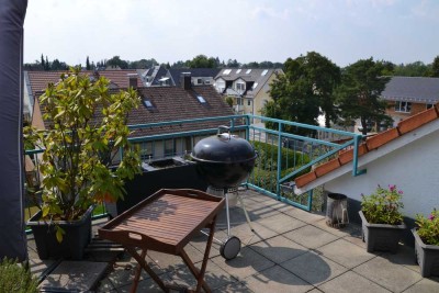 Traumhafte 3-Zi. Dachgeschoss-Whg. mit großer Dachterasse, Parkett, hochwertige Nolte-EBK