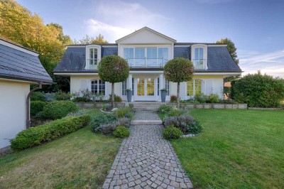 Luxuriöses Domizil für höchste Ansprüche - Wohnen in repräsentativer Landhausvilla