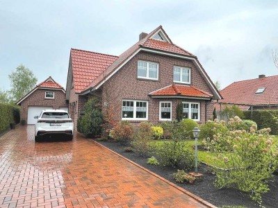 Viergiebelhaus mit Erker, Garage und großem Grundstück mit Weitblick!