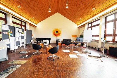 2 Gebäude: 1 Wohnhaus und 1 Bürogebäude mit ca. 415 qm Gesamtfläche - Viele Nutzungsmöglichkeiten!