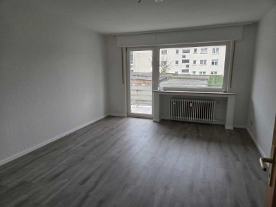 Erstbezug nach Sanierung: 3-Zi.-Wohnung mit Balkon in Solingen-Gräfrath