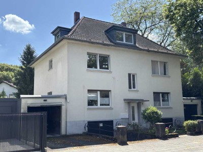 Charmantes Vierparteienhaus mit 4 Garagen im begehrten Auenviertel von Rodenkirchen