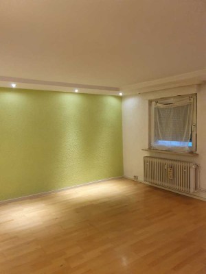 1200 € - 125 m² - 4.5 Zi.