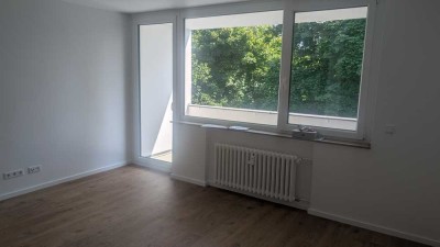 Schöne, kleine und renovierte 1 Zimmerwohnung mit Balkon